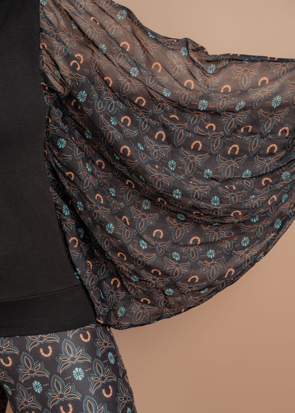 'Canyon Dancer' Balloon Sleeve Blouse