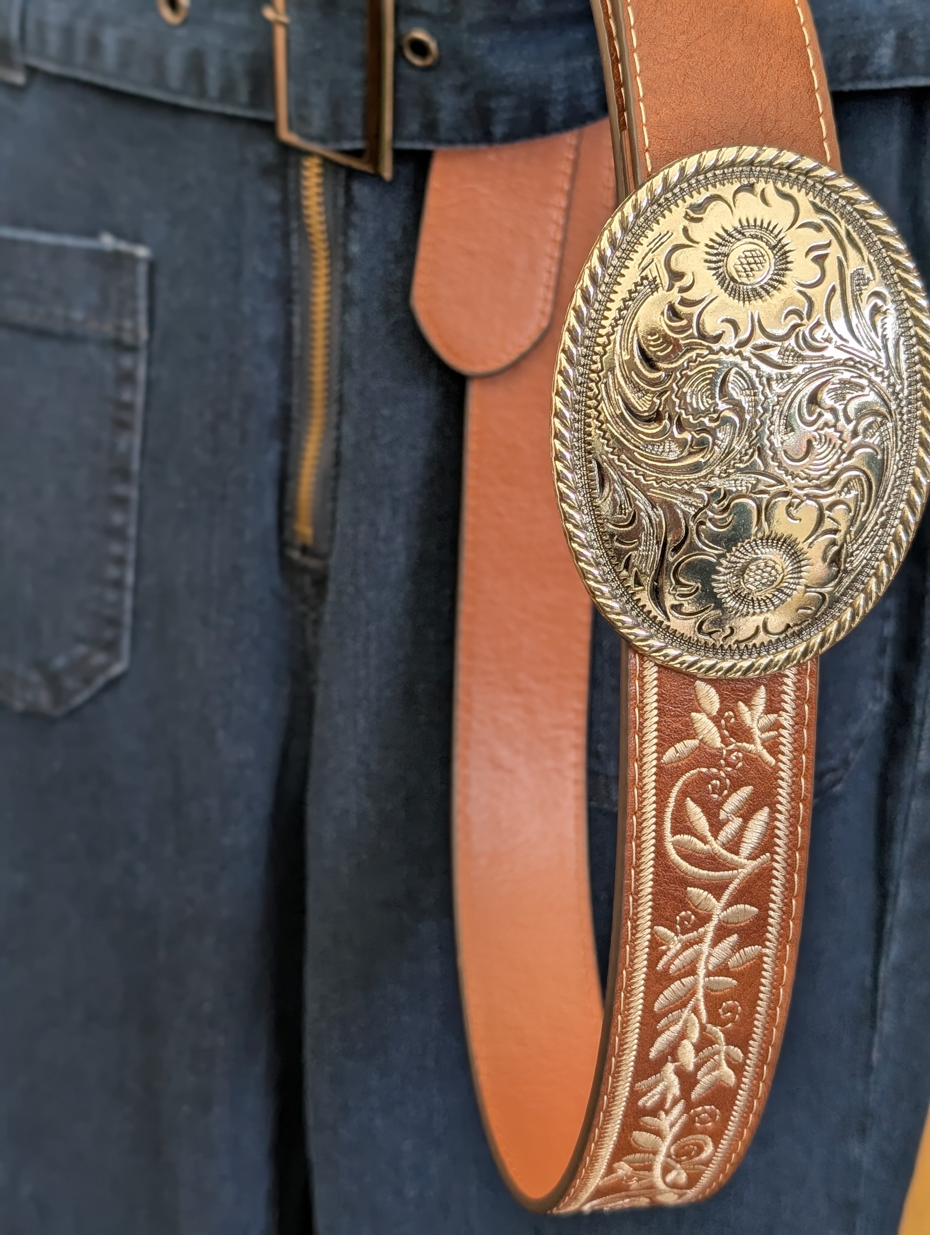 Embroidered Western Oval Belt