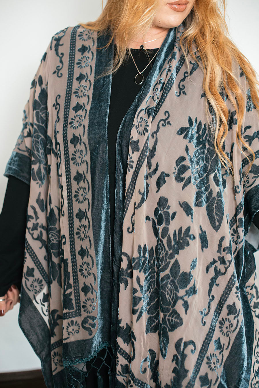 Nude & Navy Velvet Kimono