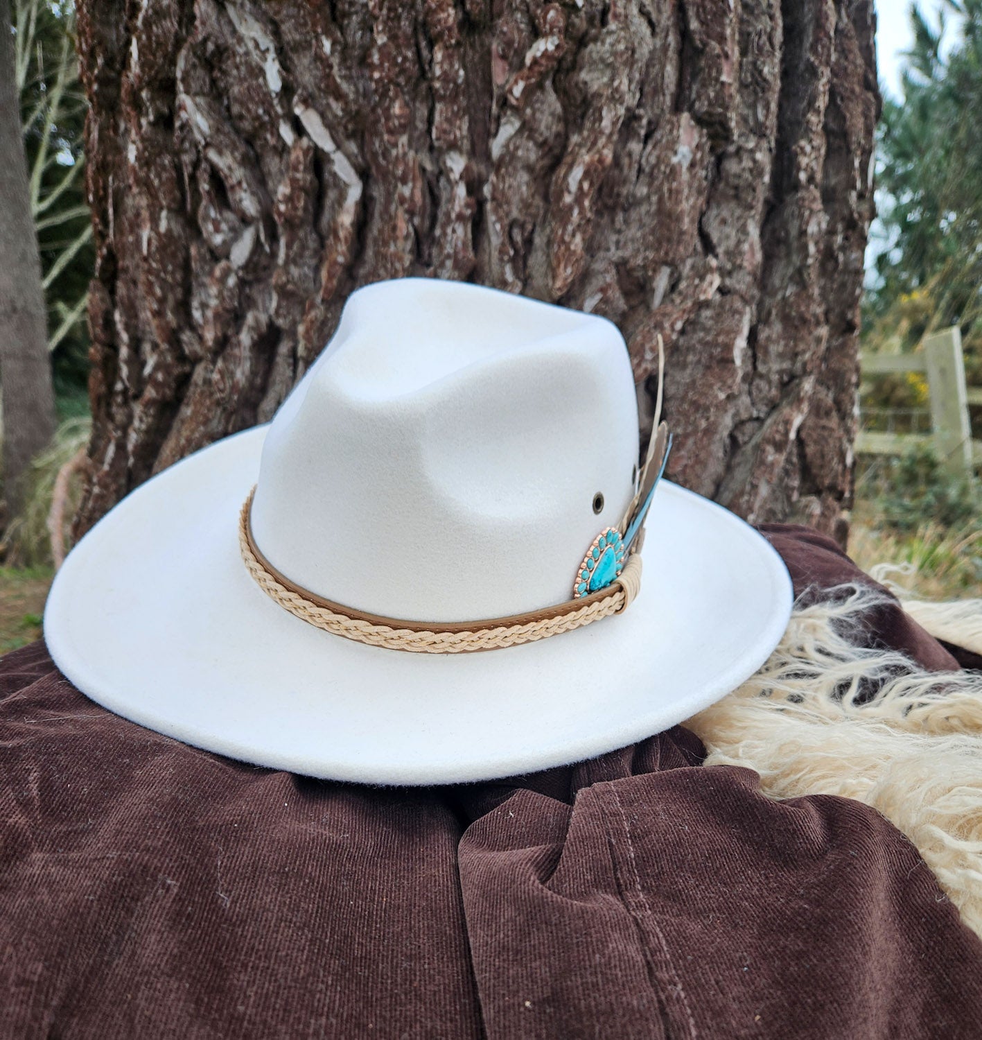 White Feather Western Hat - Boho Buffalo Accessories