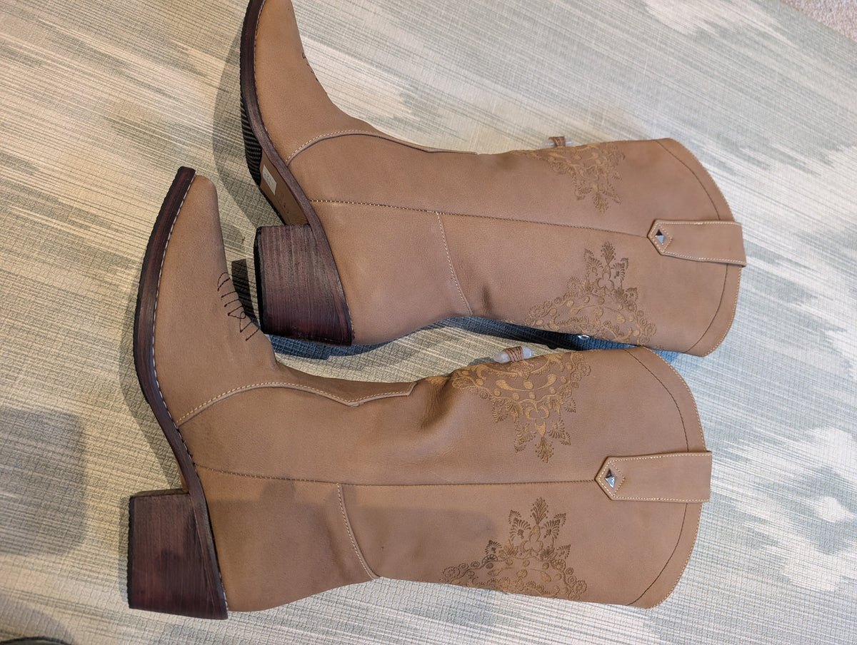 Quartz Crystal Cowgirl Boots Size 6
