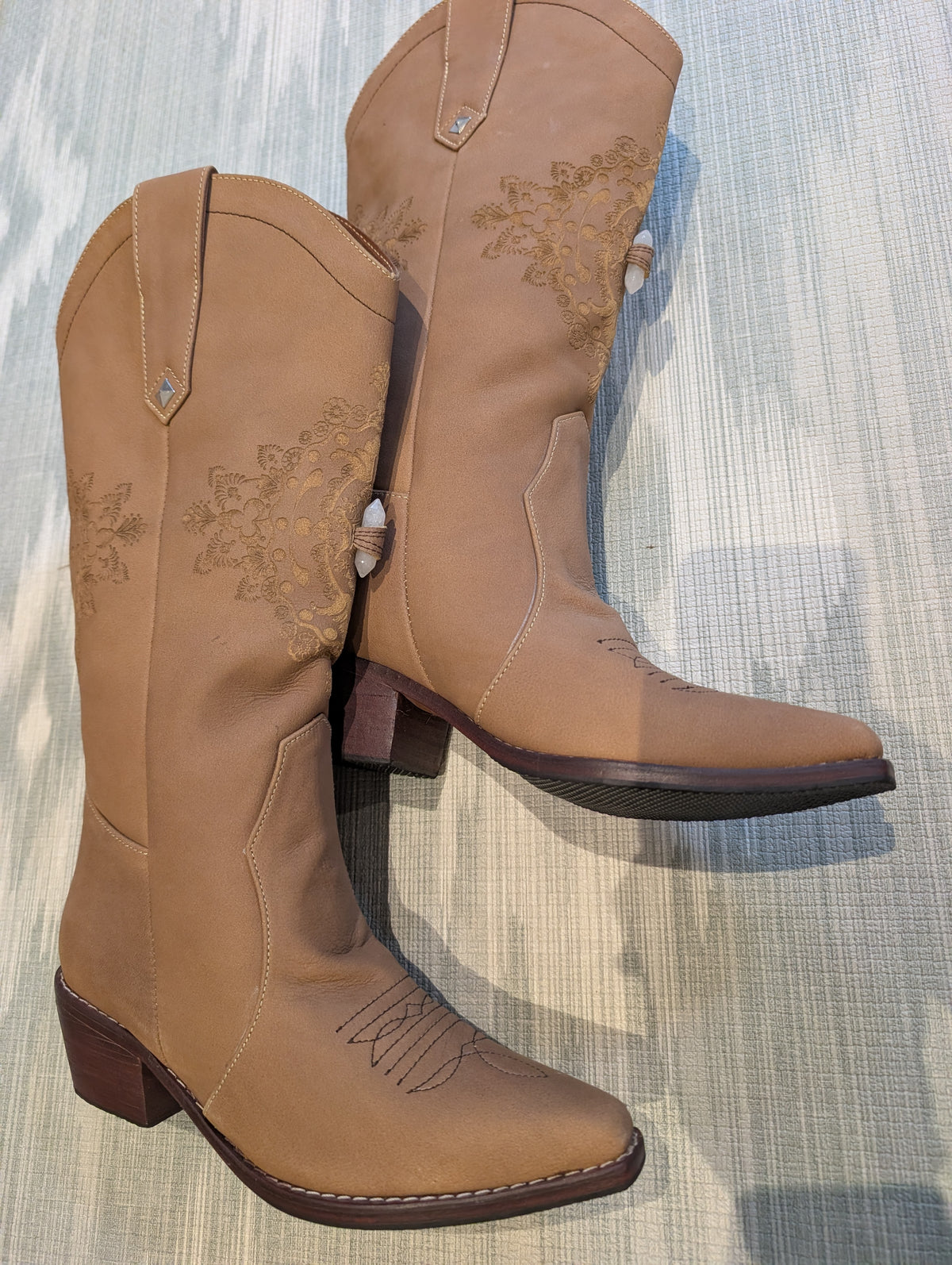 Quartz Crystal Cowgirl Boots Size 6
